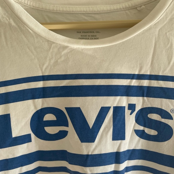 Levi’s White T-Shirt (Large) - Picture 2 of 5
